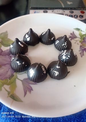 A picture of Gulkand chocolate Modak.