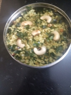 முருங்கைக் கீரை சாதம்(Murungai keerai sadam recipe in tamil) செய்முறை முக்கிய புகைப்படம்