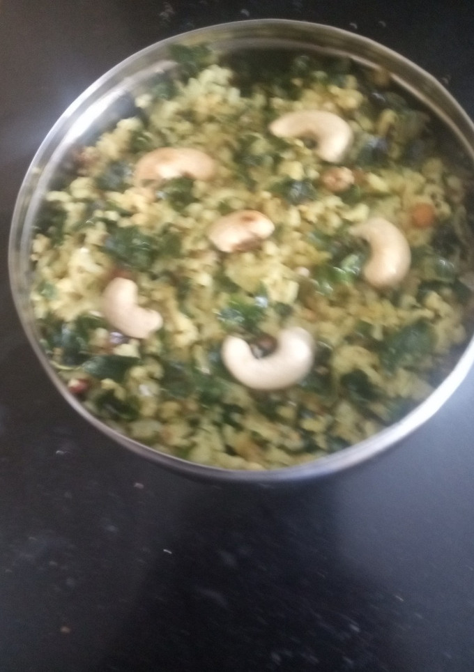 முருங்கைக் கீரை சாதம்(Murungai keerai sadam recipe in tamil) செய்முறை முக்கிய புகைப்படம்