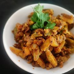 A picture of Spiny gourd with potato veggie.