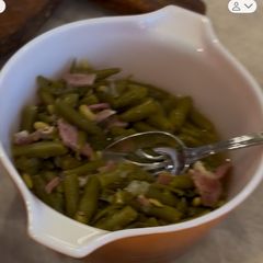 A picture of Green Beans with Ham Onions.