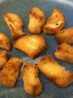 A picture of Diet cake rusk 🧀🧀.