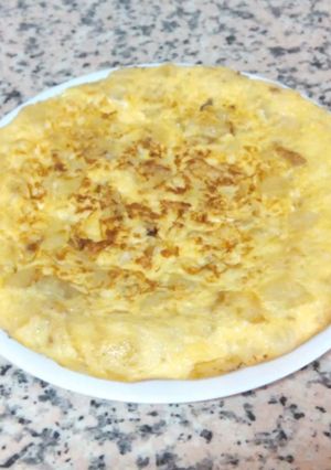 Una foto de Tortilla de patatas con cebolla