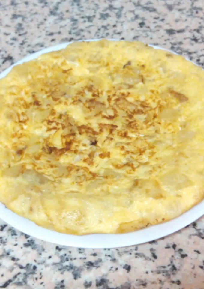 Una foto de Tortilla de patatas con cebolla