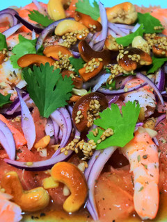 Una foto de Ensalada langostinos y pomelo 🥗🦐