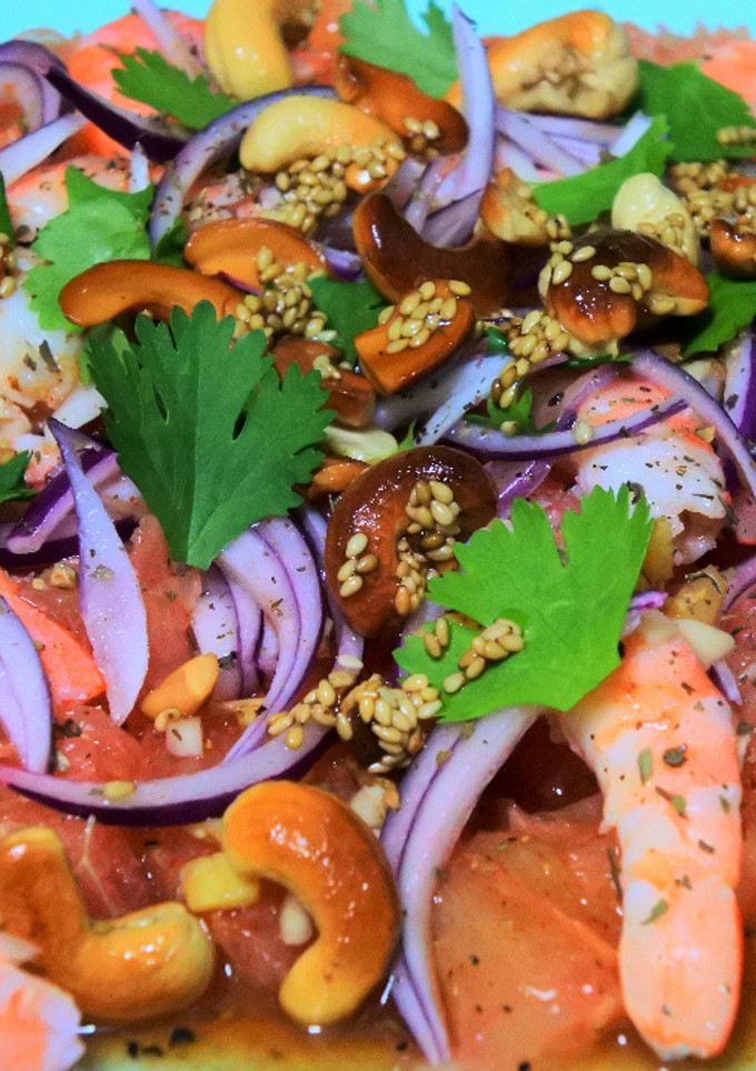 Una foto de Ensalada langostinos y pomelo 🥗🦐