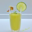 Smoothie al mango, pesca, zenzero e curcuma