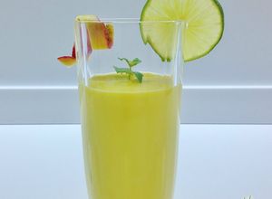 Foto di Smoothie al mango, pesca, zenzero e curcuma