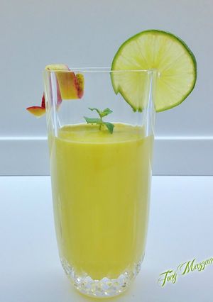Foto di Smoothie al mango, pesca, zenzero e curcuma