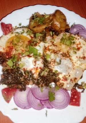 A picture of Spinach & eggs baked 🥚🥬🍅.