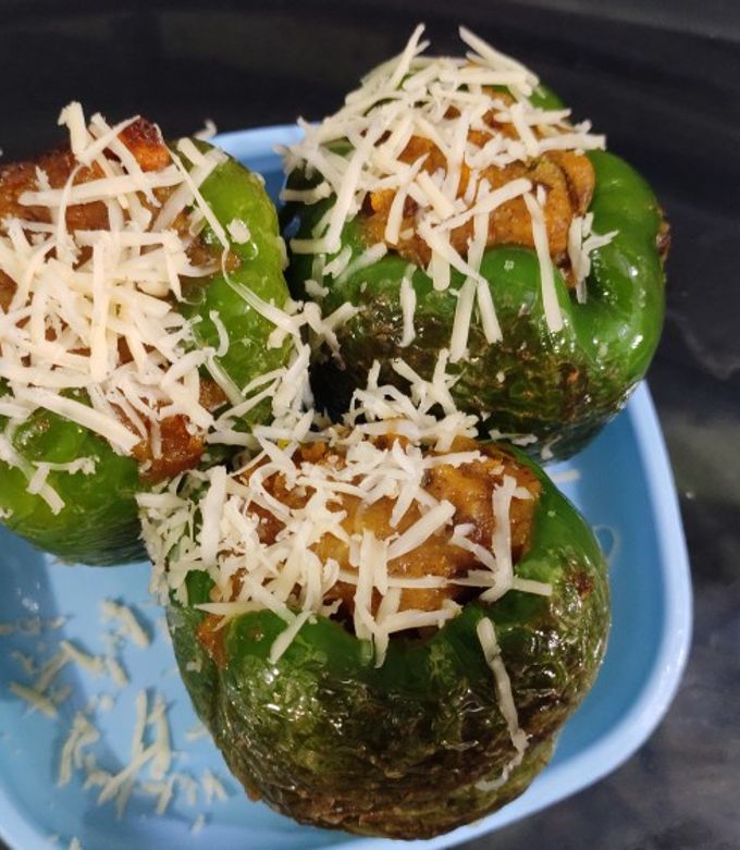 સ્ટફ કેપ્સિકમ (Stuffed Capsicum Recipe In Gujarati) રેસીપી મુખ્ય ફોટો
