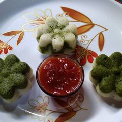 A picture of Palak idli.