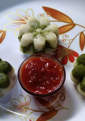 A picture of Palak idli.