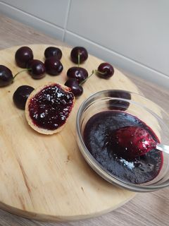 Una foto de Mermelada de cerezas🍒🍒