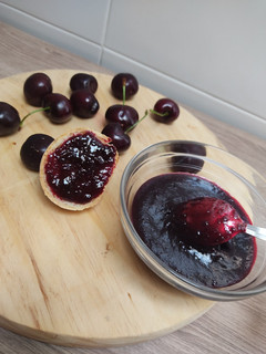 Una foto de Mermelada de cerezas🍒🍒