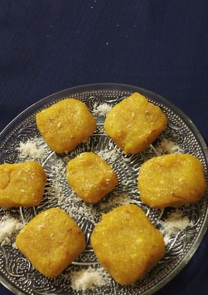 કોપરા પાક (Kopra Paak Recipe In Gujarati) રેસીપી મુખ્ય ફોટો