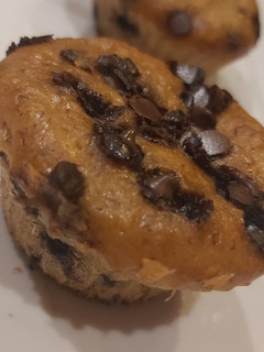 Una foto de Muffins de banana con chips de chocolate 🤗☺