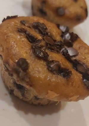 Una foto de Muffins de banana con chips de chocolate 🤗☺