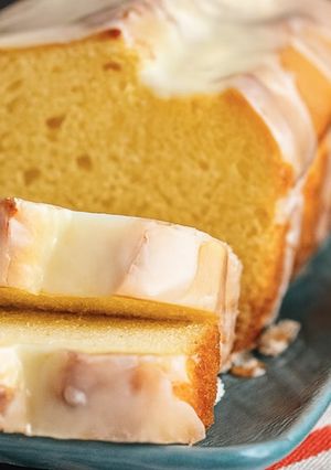 Una foto de Budín de limón húmedo y esponjoso con glaseado