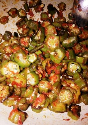 عکسی از دستور گوجه و بامیه
