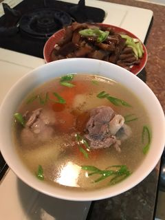 洋芋紅蘿蔔棒棒肉湯 的食譜成品照片