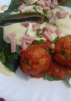 Una foto de Omelette de acelga con albóndigas