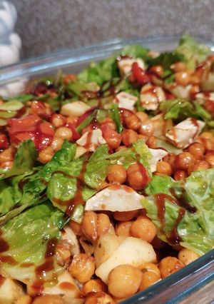 Una foto de Ensalada templada de garbanzos tostados