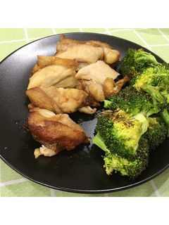 รูปของ สะโพกไก่อบ บรอกโคลีย่าง ง่ายๆ