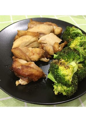 รูปของ สะโพกไก่อบ บรอกโคลีย่าง ง่ายๆ