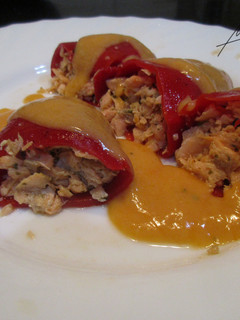 Una foto de Pimientos del piquillo rellenos de salmón a la naranja