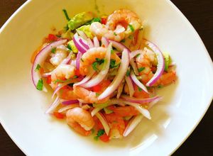 Una foto de Ceviche de Camarón y Palta!
