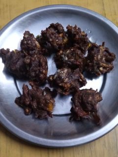 ராகி புளிப்பு பக்கோடா(ragi pakoda recipe in tamil) செய்முறை முக்கிய புகைப்படம்