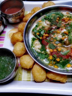 દહીં વડા (Dahi Vada Recipe In Gujarati) રેસીપી મુખ્ય ફોટો