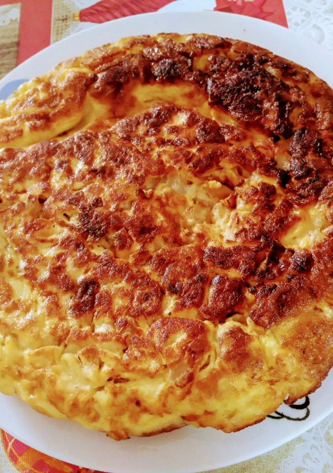 Una foto de Tortilla sencilla de nabos y patatas
