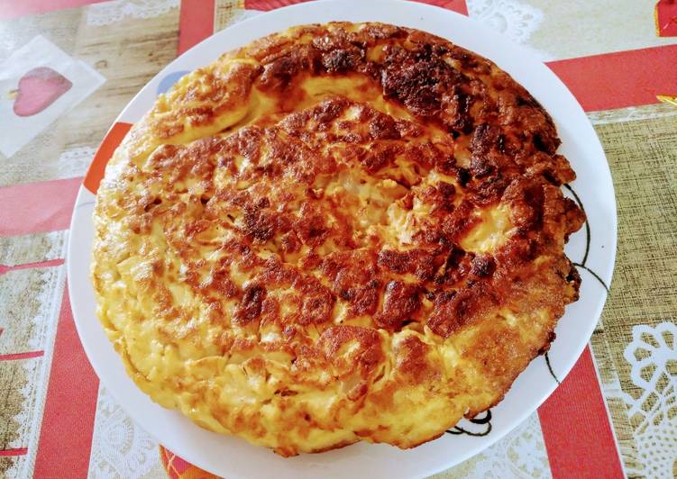 Tortilla sencilla de nabos y patatas