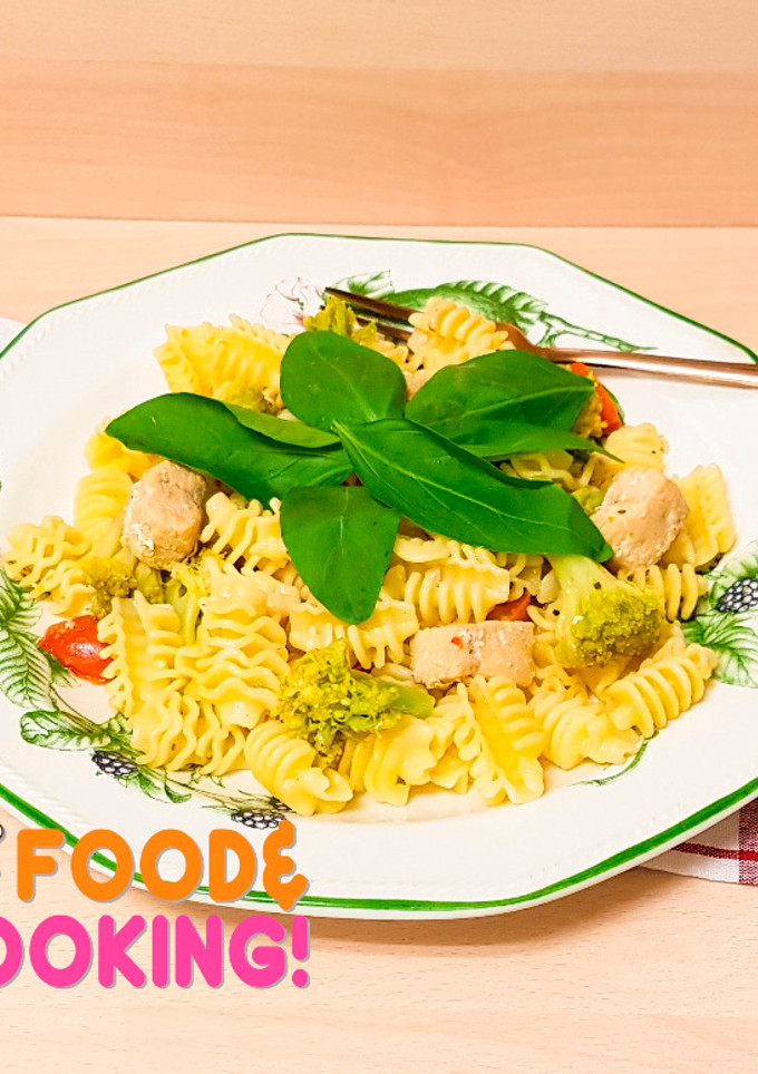 Una foto de Radiatore con Brócoli y Salmón