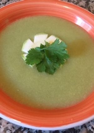 Una foto de Crema Verde de Espinacas y Calabacín