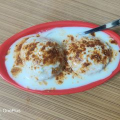 A picture of Dahi vada.