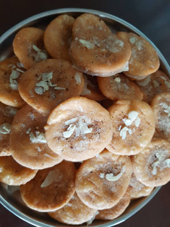 મઠડી(Mathdi Recipe in Gujarati) રેસીપી મુખ્ય ફોટો