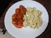 Una foto de salsa para tortellini relleno de queso