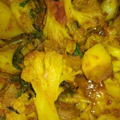 A picture of Cauliflower Potato curry.