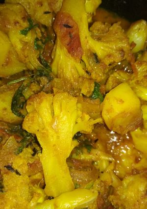 A picture of Cauliflower Potato curry.