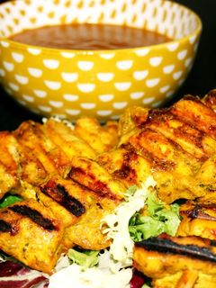 Una foto de Satay de pollo con salsa de cacahuete 🥜 🌶 🥜