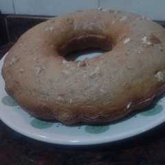 A picture of Budín de frutos rojos con frutos secos.