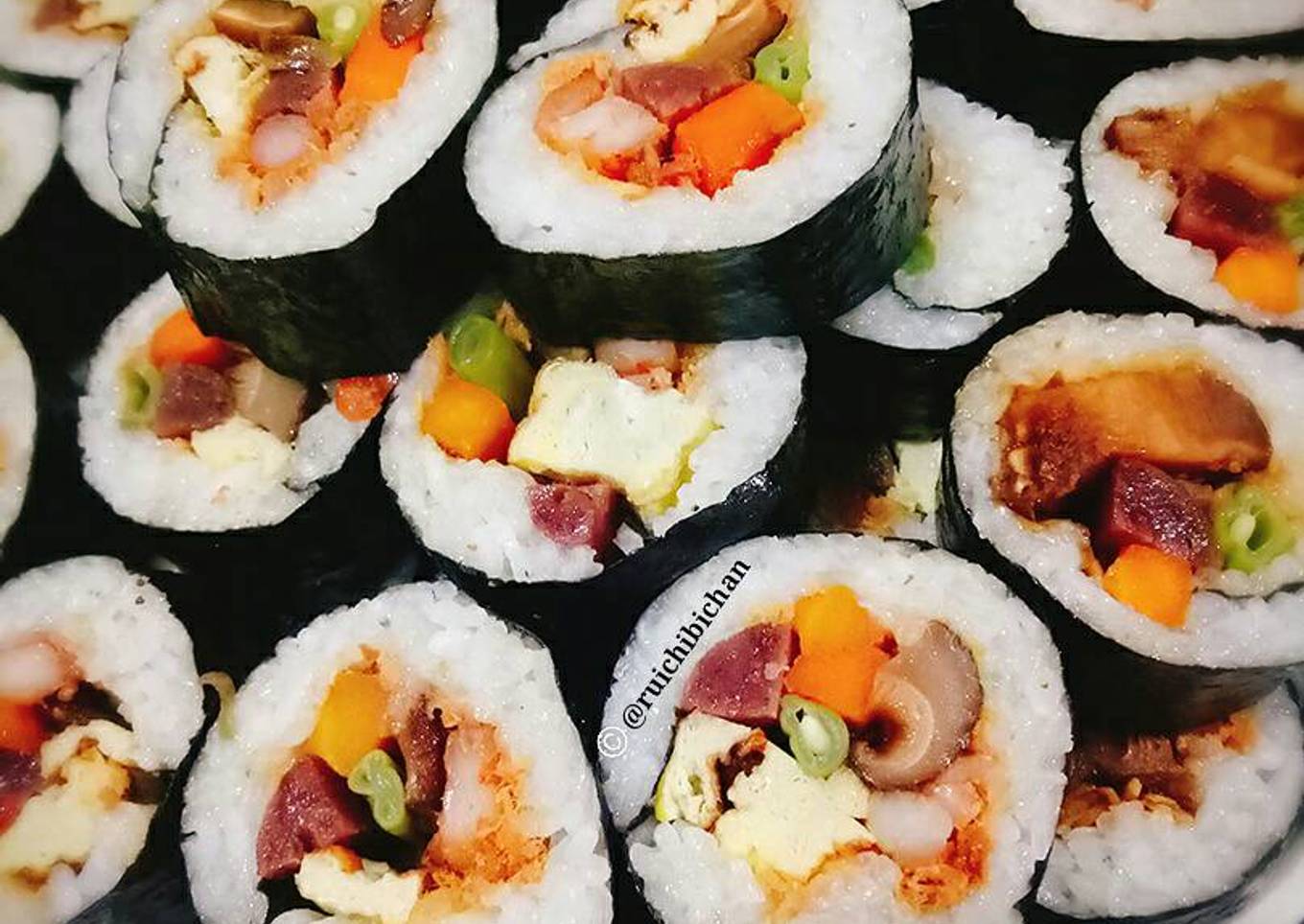 Sushi / kimbab (寿司/ 김밥)