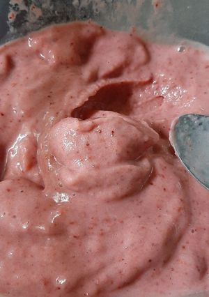 Una foto de Helado de frutilla 🧁