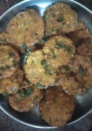 બાજરા ના ઢેબરા (Bajra Dhebra Recipe In Gujarati) રેસીપી મુખ્ય ફોટો