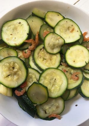 Hình của món Bí ngòi xào tôm khô🍤.