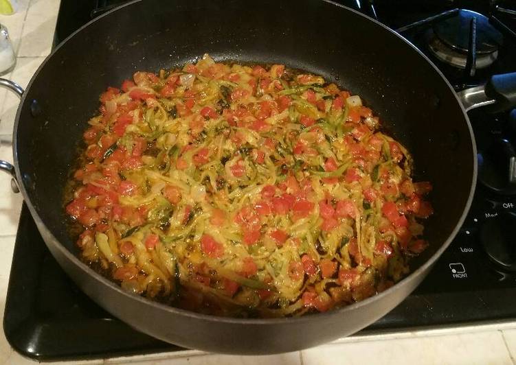 Zucchini Noodles in a Buffalo Zoodle Sauce