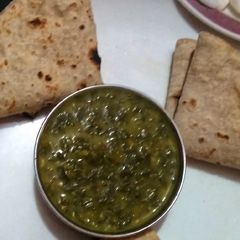 A picture of Lahsuniya Dal Palak.